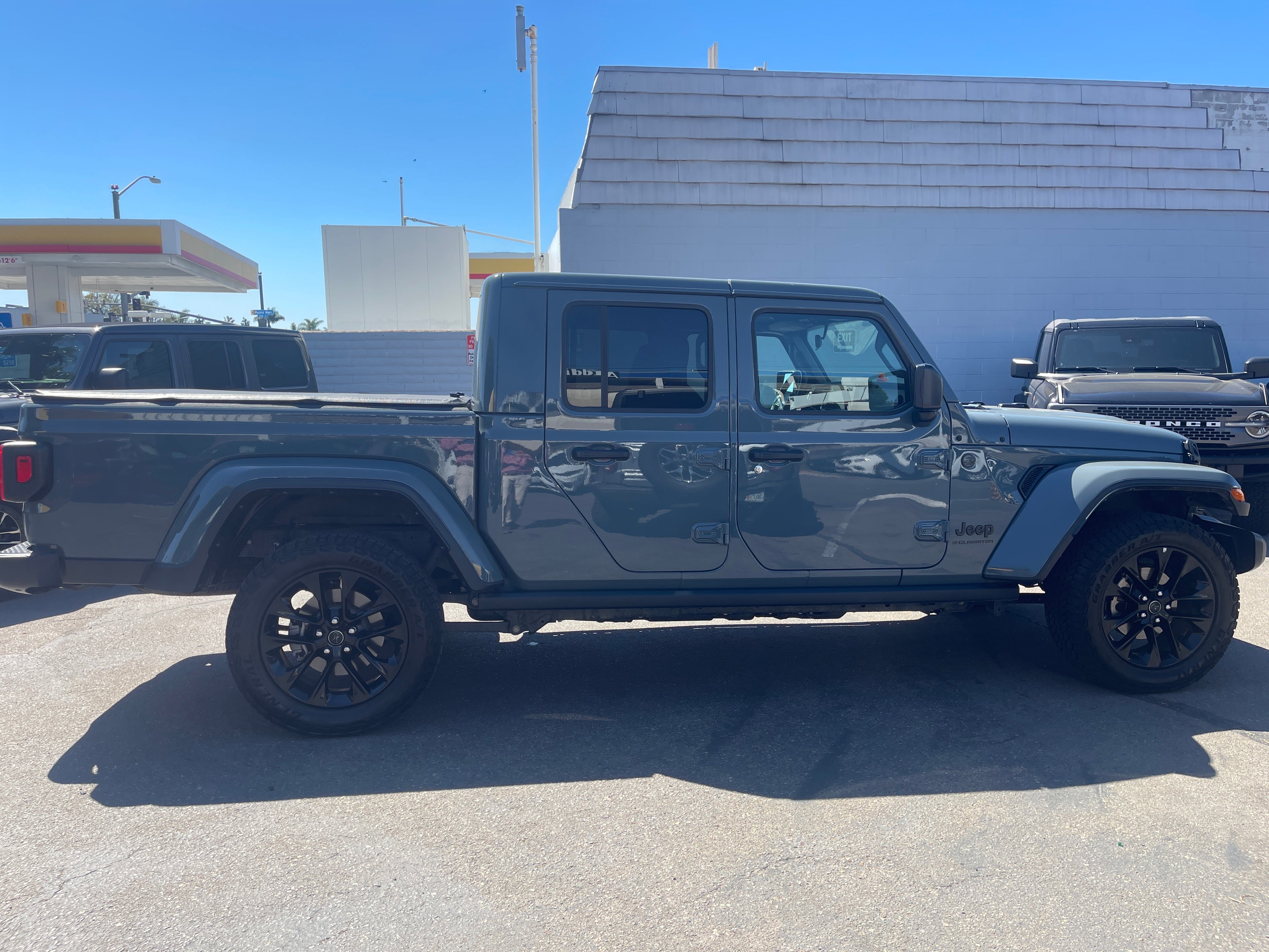 2025 Jeep Gladiator Nighthawk